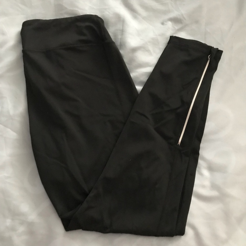 Victoria’s Secret sport leggings - Picture 2 of 4